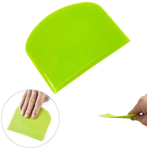 Plastikinis peilis tešlai – saugus ir patogus įrankis kasdieniam kepimui