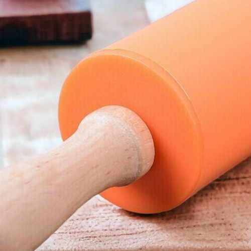 Silikoninis tešlos kočėlas 23 cm – mažas, nelimpantis virtuvės įrankis, oranžinis